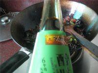 家常麻辣香肠炒木耳做法图解9)
