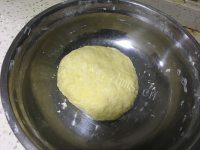 简易的发面肉饼做法图解4)