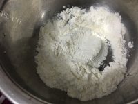 自制葱花鸡蛋煎饼做法图解1)