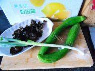 丝瓜炒木耳自制做法图解1)