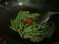 易做的腊肉炒豆角做法图解7)