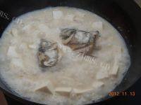 家庭版鱼头豆腐汤做法图解9)