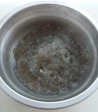 香气浓郁的鱼丸酸辣粉做法图解14)