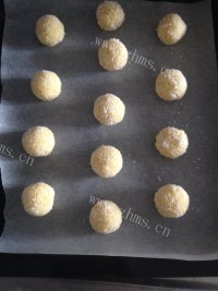 好吃不腻的蛋黄椰蓉球