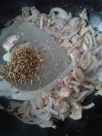 简单易做的孜然羊肉做法图解7)