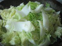 家常菜腊肉炒白菜做法图解5)