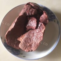 美味的辣子猪肺做法图解1)