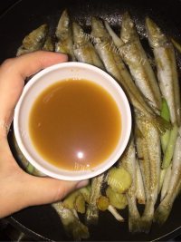 美味的豆酱煎焗沙尖鱼做法图解3)