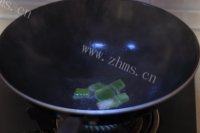 胡萝卜炒杏鲍菇做法图解3)