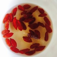 美味的板栗鸡爪汤做法图解8)