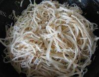圆白菜炒饼做法图解10)