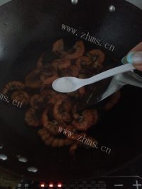 美味的蒜蓉虾做法图解5)