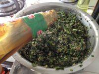 外婆教我做韭菜肉饺子做法图解4)