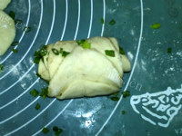 椒盐葱香玫瑰花卷做法图解14)