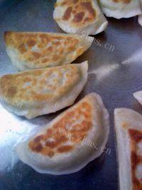 美味早餐韭菜盒子做法图解11)