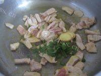 家常菜肉炒菜花做法图解6)