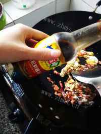 美味的腊味炒饭做法图解6)