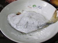 家常干烧平鱼做法图解6)