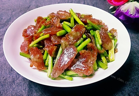 垂涎欲滴的蒜苔炒腊肠