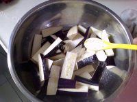 五味俱全的茄子烧豆角做法图解2)