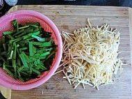 韭菜炒豆腐丝做法图解2)