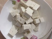 香肠炖豆腐做法图解3)