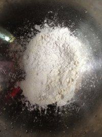 妈妈教我做韭菜饼做法图解3)
