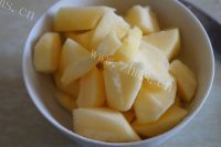 香甜美味的苹果菠萝奶昔做法图解4)