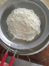 满口清香的戚风蛋糕做法图解7)