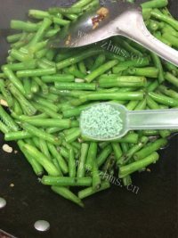 家常菜清炒豆角做法图解6)
