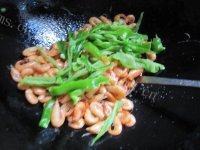 家常菜青椒炒河虾做法图解4)