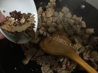 可口的川版红烧牛肉做法图解4)