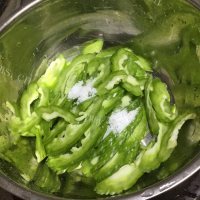 家常菜凉瓜炒蛋做法图解3)