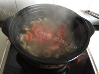 西红柿土豆牛腩煲做法图解6)