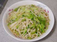 家常菜黄瓜炒金针菇
