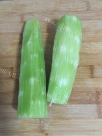 回味无穷的莴笋炒鸡蛋做法图解2)