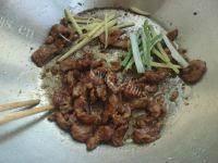 家常菜肉炒海鲜菇做法图解4)
