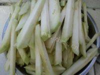 家常菜茄子炒肉丝做法图解2)