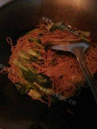 美味的青菜肉丝炒面做法图解8)