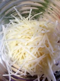 唇齿留香的凉拌土豆丝做法图解2)