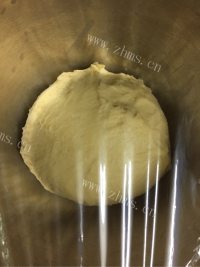 自制吞拿鱼沙拉面包做法图解5)