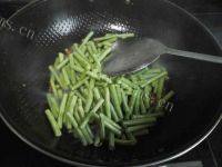家常菜肉末豇豆做法图解6)