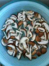DIY蘑菇炒肉做法图解1)