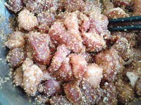 美味糯米蒸肉做法图解7)
