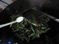 简单的蒜苔炒肉做法图解10)
