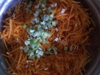 色泽鲜亮的南瓜鸡蛋煎饼做法图解2)