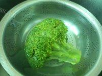 「DIY美食」西兰花炒虾仁做法图解1)