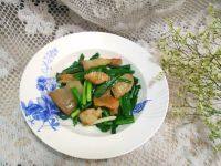 家常菜咸肉炒蒜苗