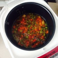 好吃的双蔬焖饭做法图解13)