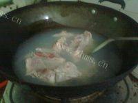 红枣板栗猪骨汤的做法图解二